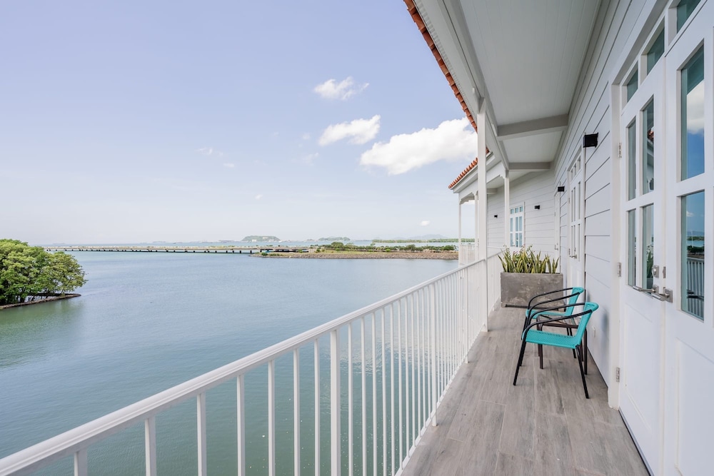 w Phenomenal 2BR w Fantastic View in Panama