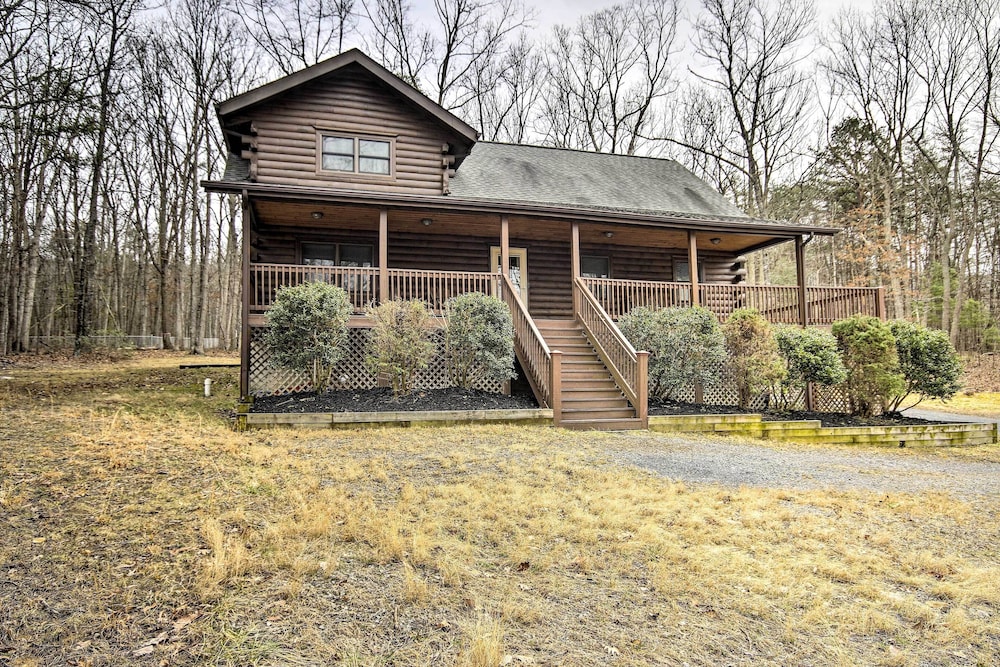 Cozy Winter Retreat: Great Location & Pet Friendly view 5