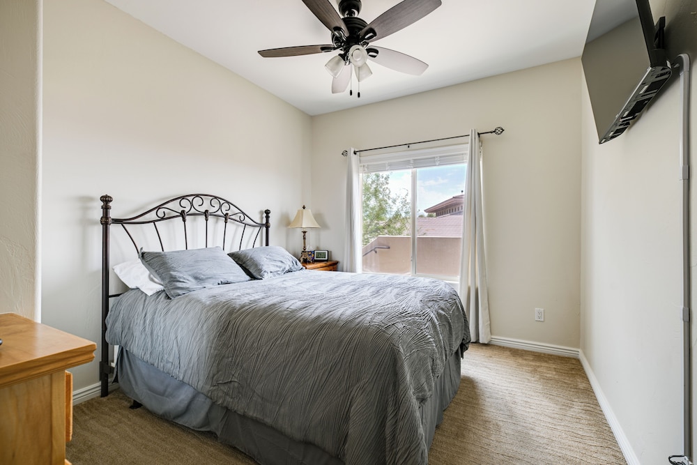 Golf Course Views & Private Deck: Mesquite Condo!