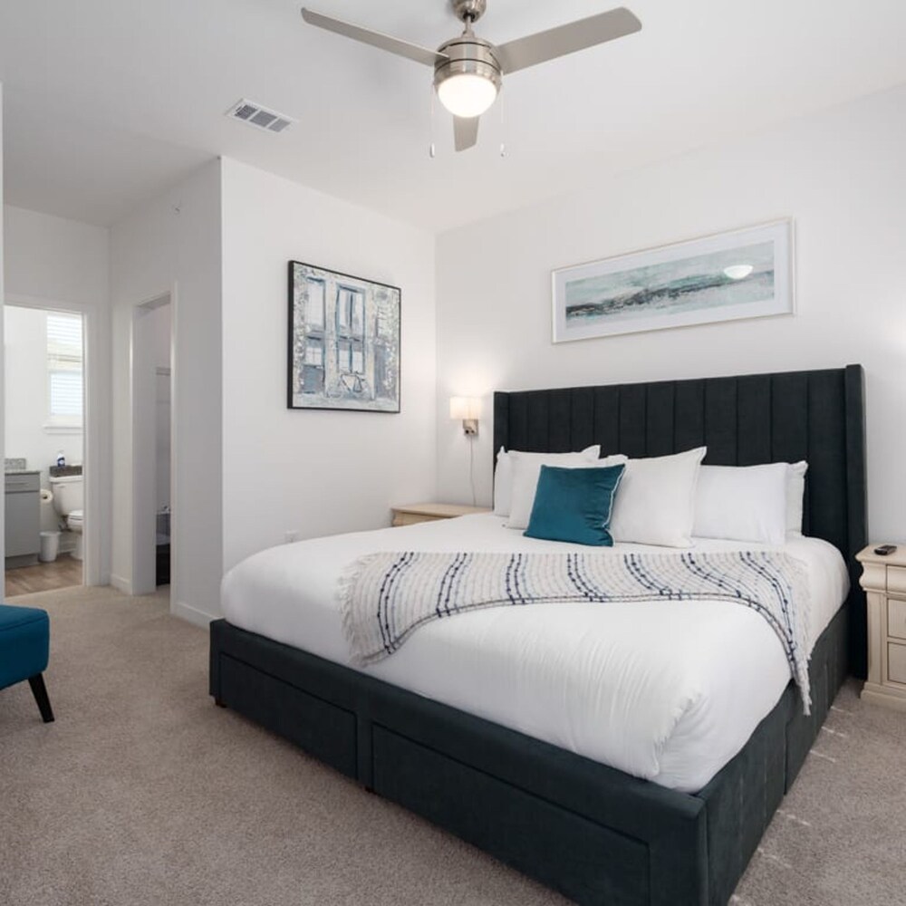 2BR Townhouse w Garage view 5