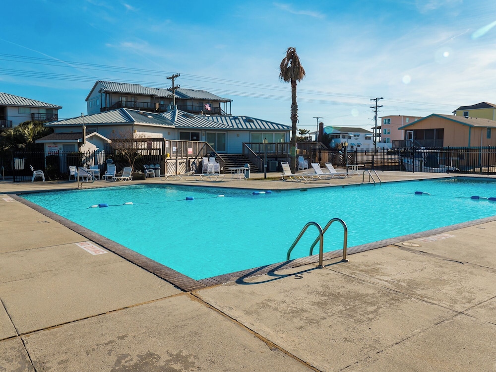 Queens Grant by Topsail Realty