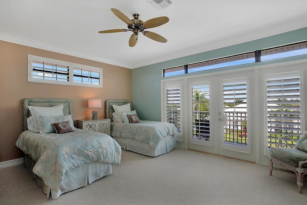 SPIN516 5 Bedroom Holiday Home by Marco Naples Vacation Homes