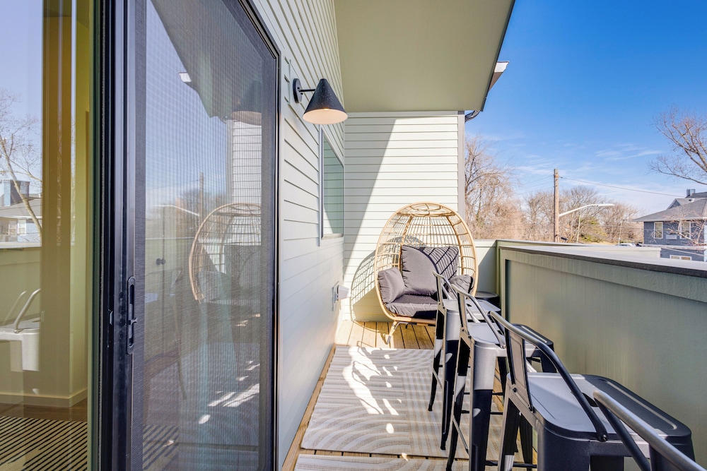 < 2 Mi to Dtwn: Modern Townhome in Knoxville