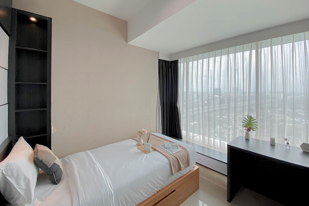 Nice And Elegant 2Br At Grand Kamala Lagoon Apartment