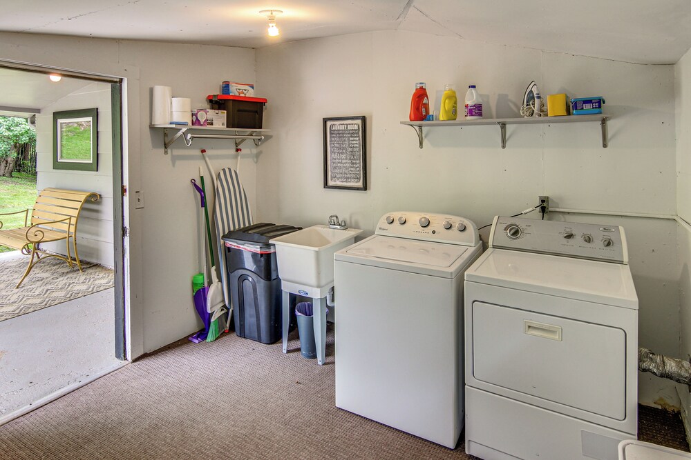 Private Hot Tub: Cottage Near Hikes & Pigeon River