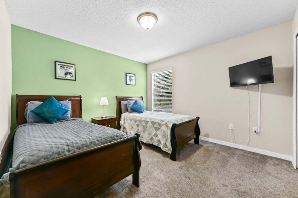 Spacious 6br Villa W/ Private Pool near Disney 6 Bedroom Villa