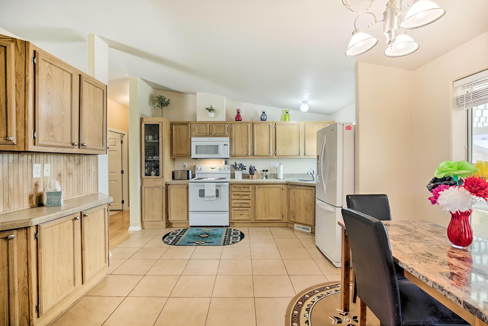 Bright Yuma Home w/ Spacious Yard & Patio! view 4