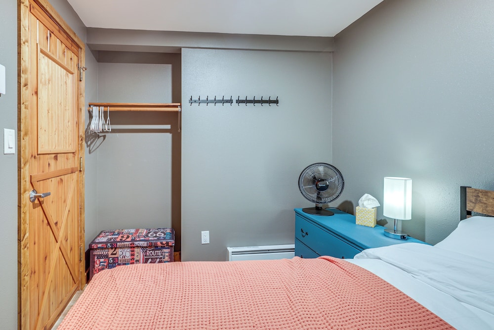 Ski-in/ski-out Condo in Upson - Walk to Lake