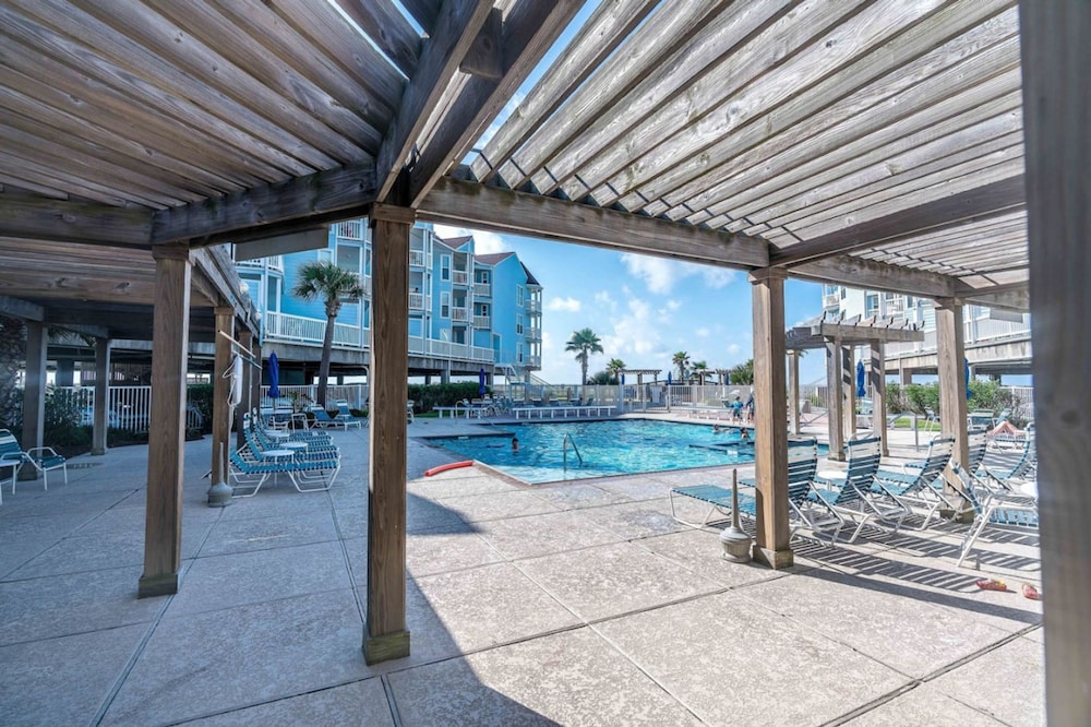 Great Views Heated Pools Hot Tubs Easy Beach Access