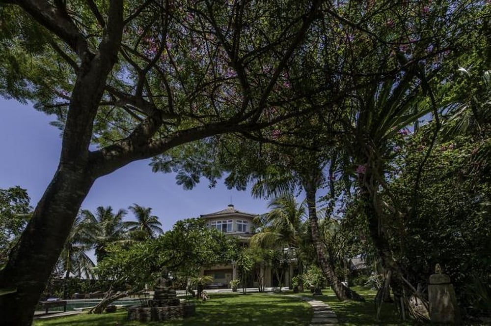 Villa Anyar view 4