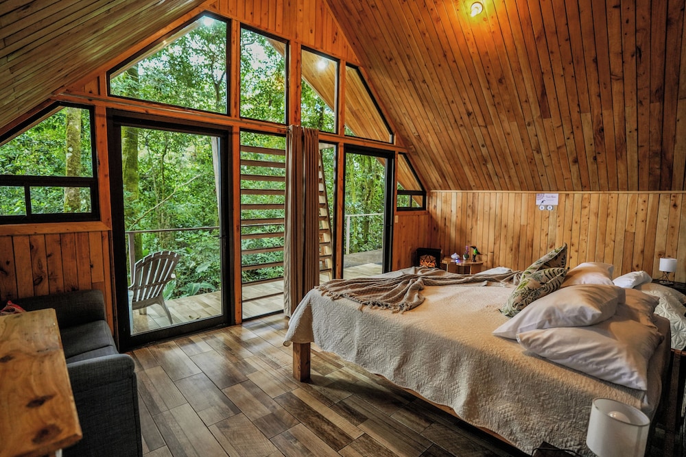 Tityra Lodge