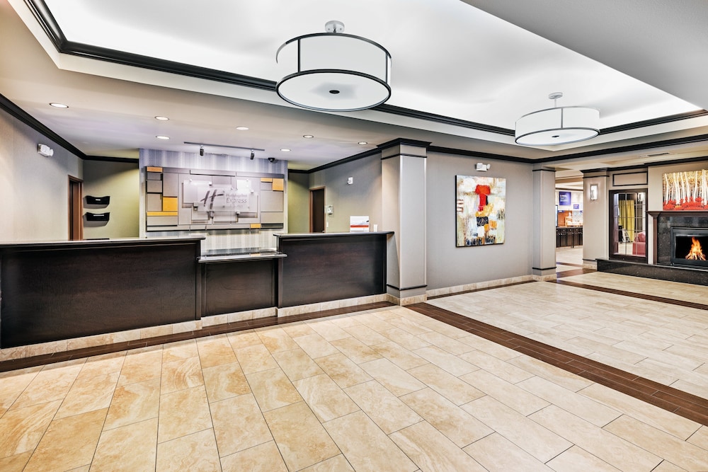 Holiday Inn Express & Suites Floresville by IHG