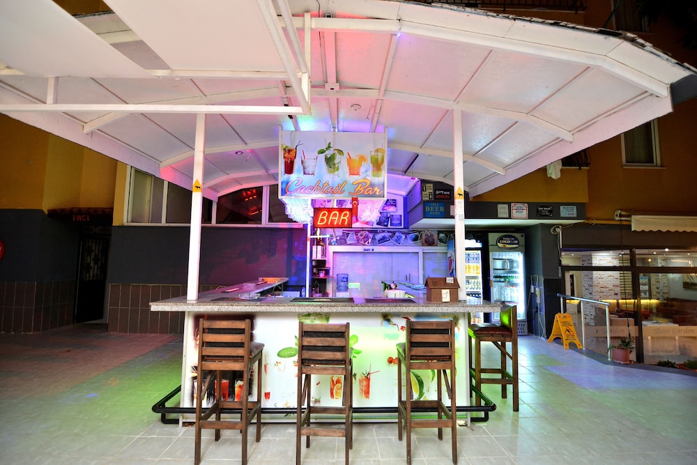 Rose Garden Apart Hotel - Image 23