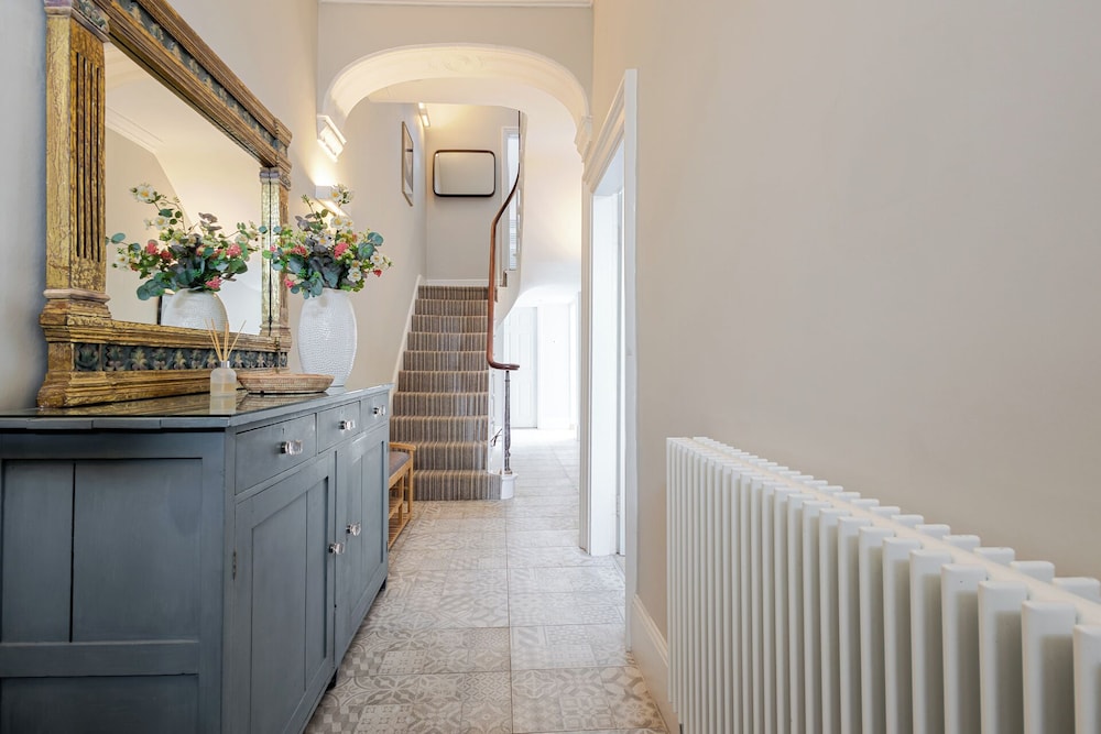 Stylish 5BD Townhouse in Leamington Spa