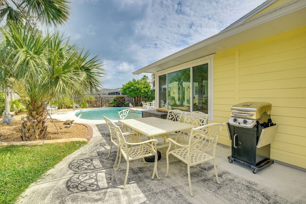 Swim, Fish & Walk to Shore: Ormond Beach Home!