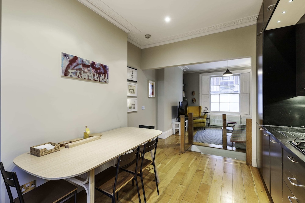 Stylish Kings Cross Apartment With Garden Retreat
