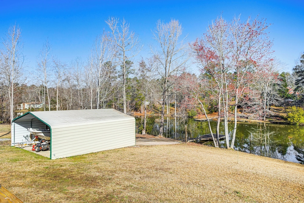 Fish On-site: Lake Murray Family Home