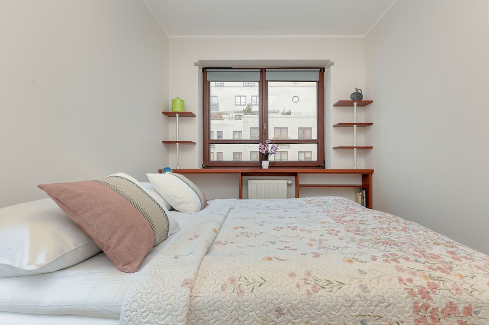 Spacious Apartment Vistula by Renters view 4