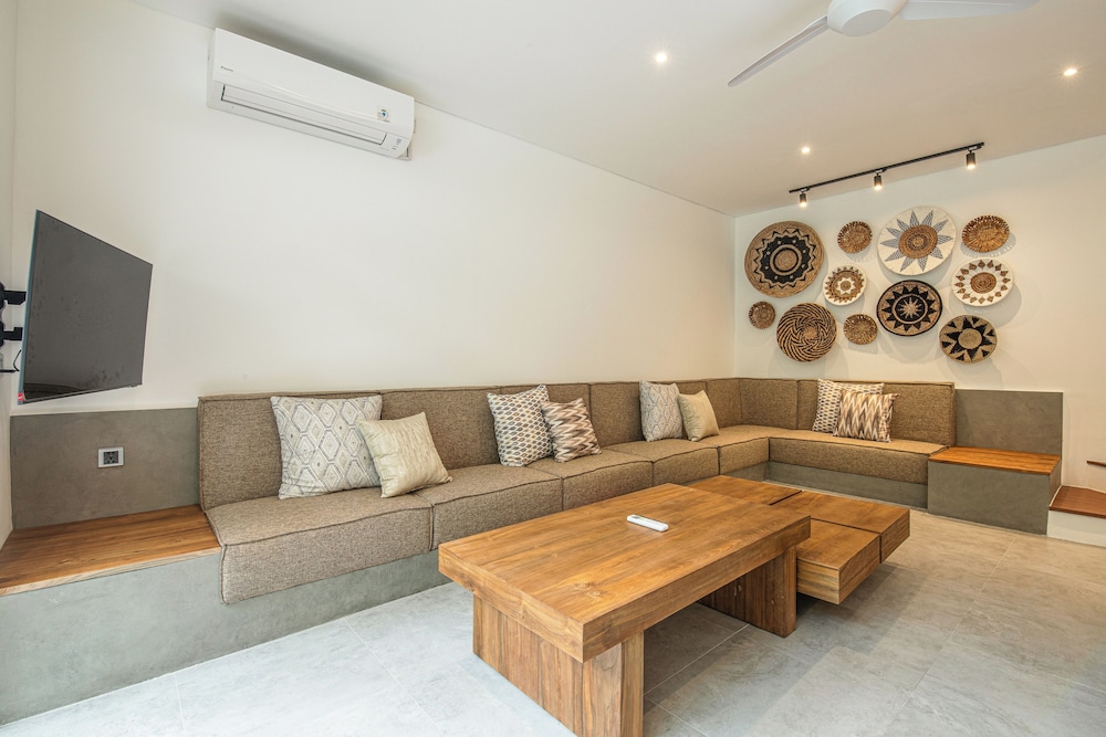 Enchanting 5BR Canggu Villa Moments to Sea