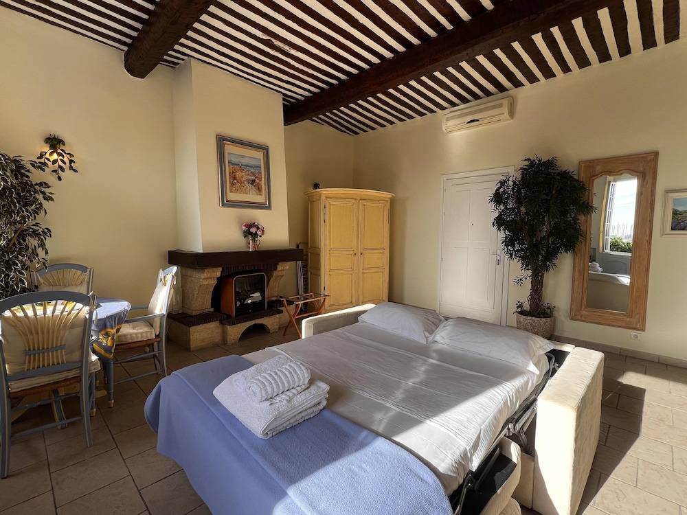 Very Charming Studio Apartment on Port in Cannes a Short Walk to Palais With Aircon and Internet - 411