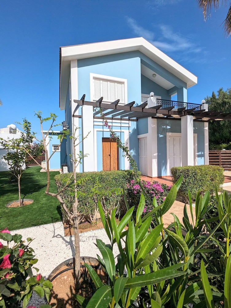 Blue Estia Villa - Pool Wifi Summer Breeze