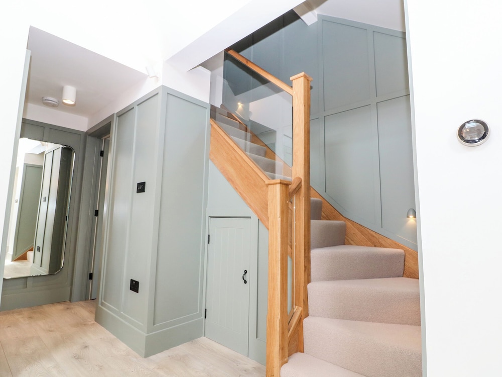 12 Manor Farm Close