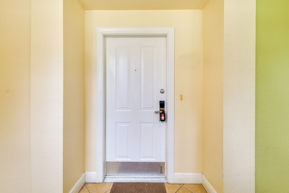 Golf Views: Kissimmee Condo on Reunion Course