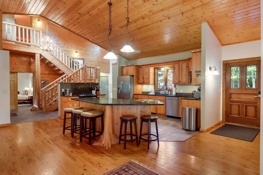 Boardman Monarch River HOT TUB Fireplace