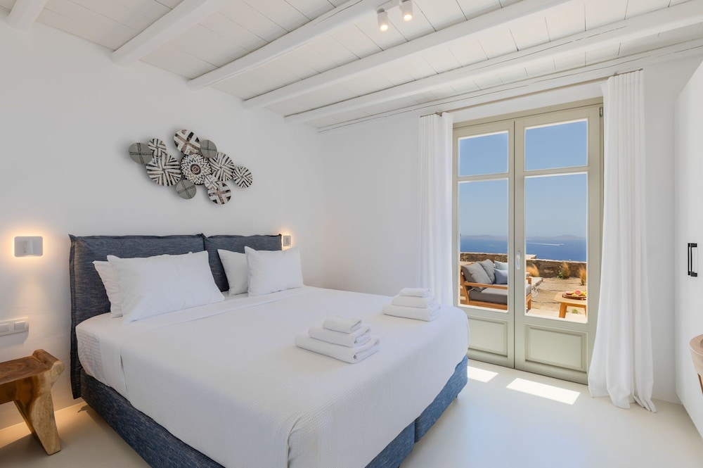 Renovated Luxury Oceanview Villa With Pool in Mykonos