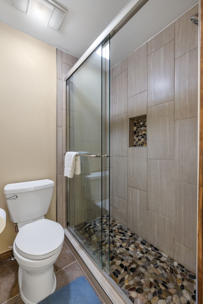 Fp300 Foxpine Inn 2 Bedroom Condo