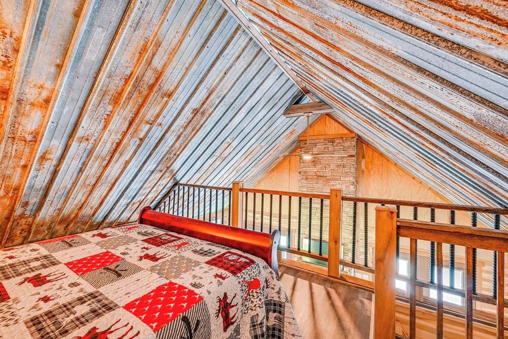 Kentucky Cabin Retreat w/ Covered Porch & Views