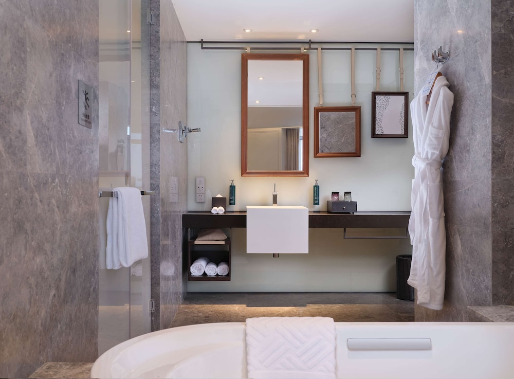 Hilton Dalian Golden Pebble Beach Resort