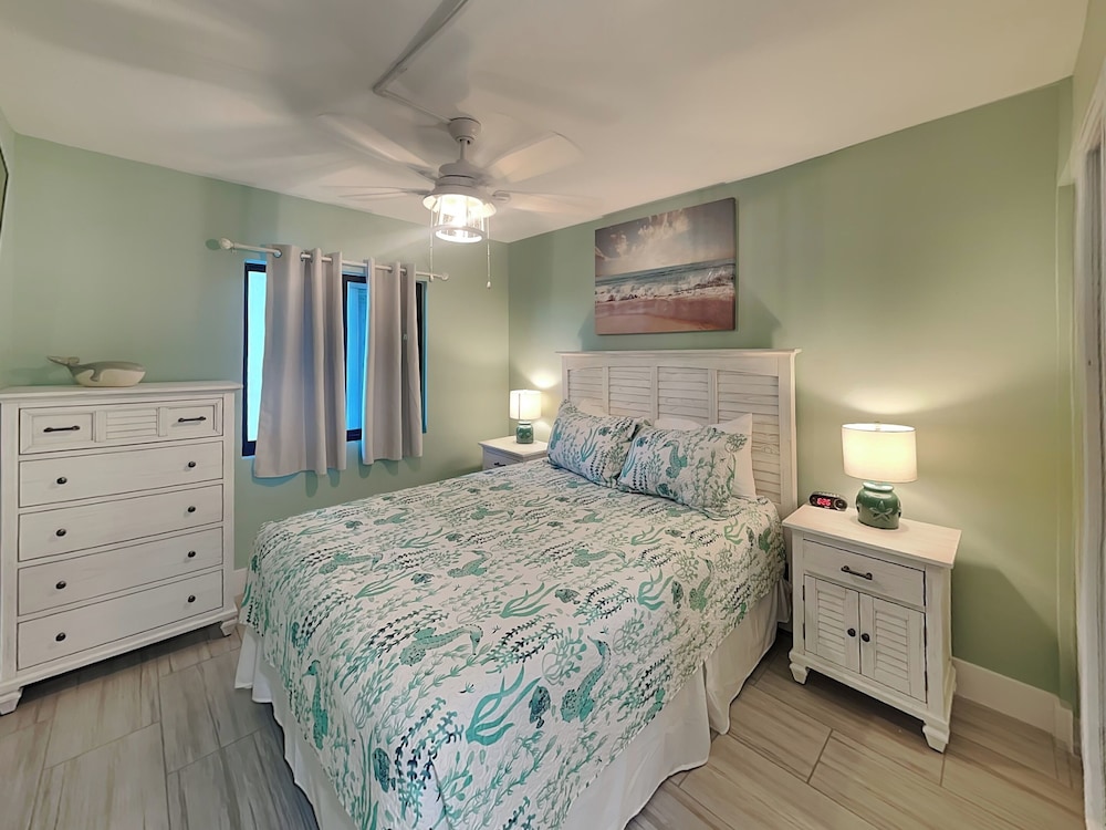 Seaside 4 by Distinctive Beach Rentals
