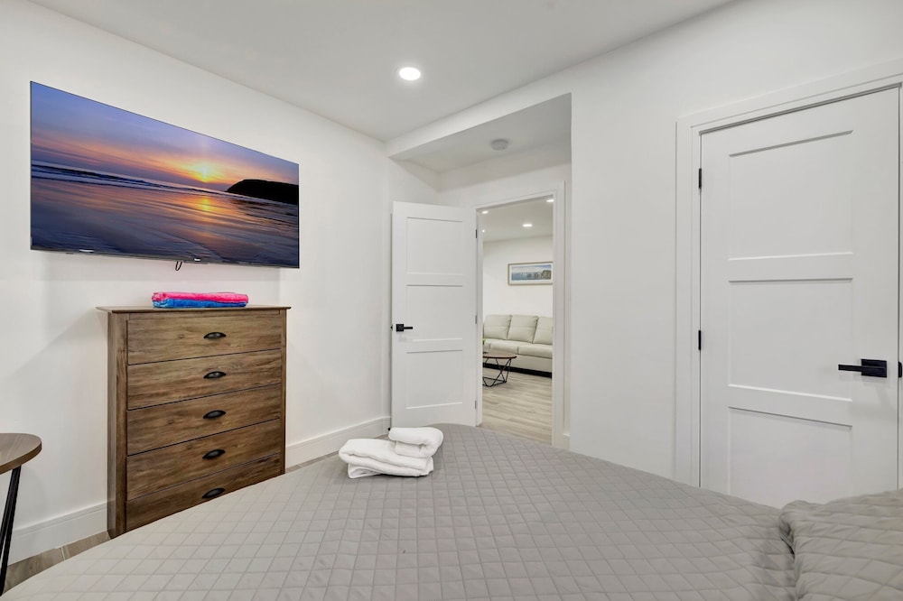 2BR 1BA off Las Olas Steps to Beach