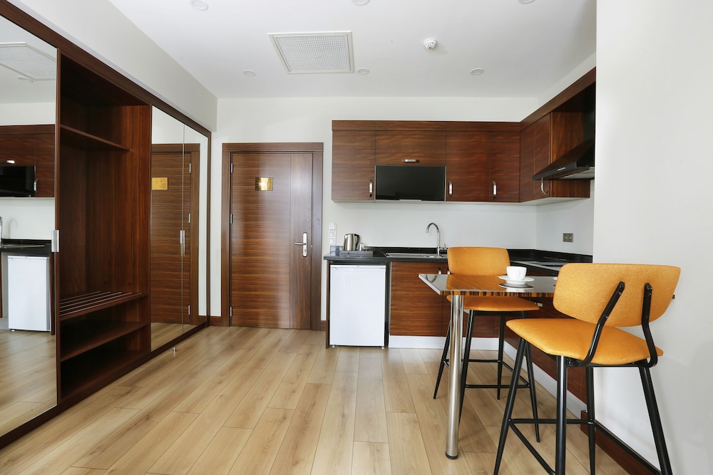 The White Orient Otel - Image 11