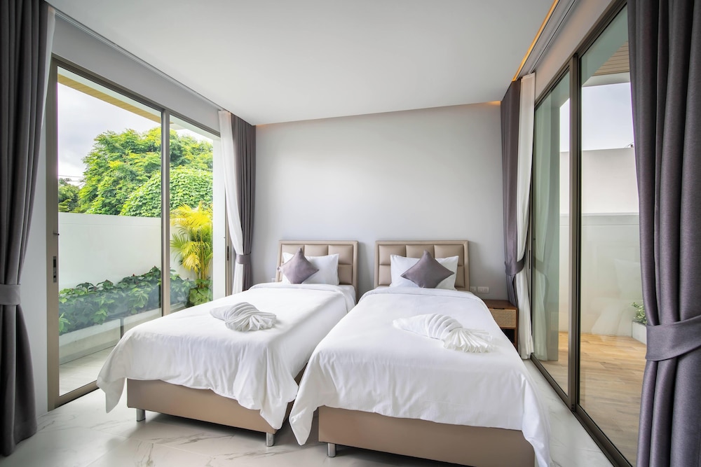 Classic Modern Pool Villas Rawai 3BR