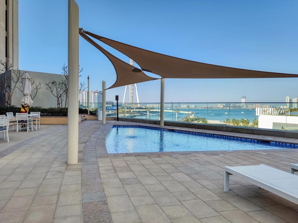 Exclusive Sea View Apartment on the Arabian Gulf