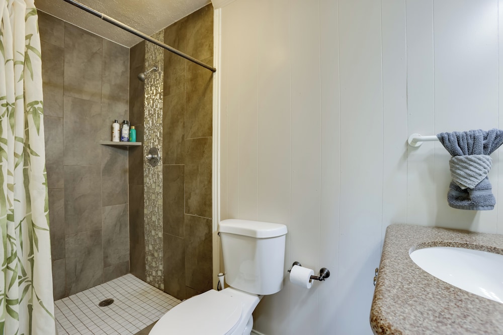 Bike & Hike On-site: Inviting Cleveland Retreat!
