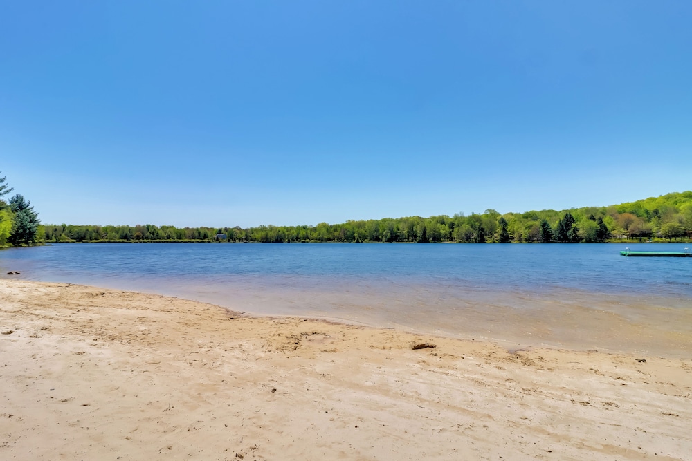 Beach Access: Bbq-ready Poconos Family Getaway!