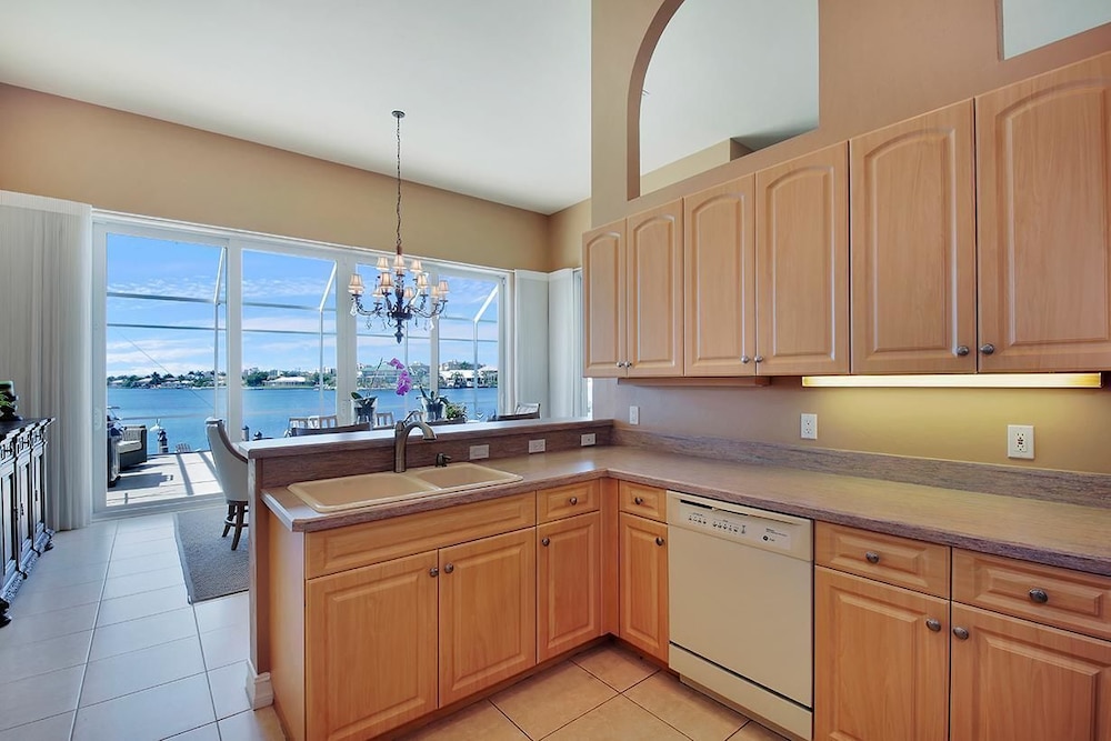 SMARCO919 5 Bedroom Holiday Home by Marco Naples Vacation Homes