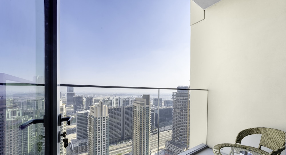 Sleek 1BR in Burj Royale with Canal View