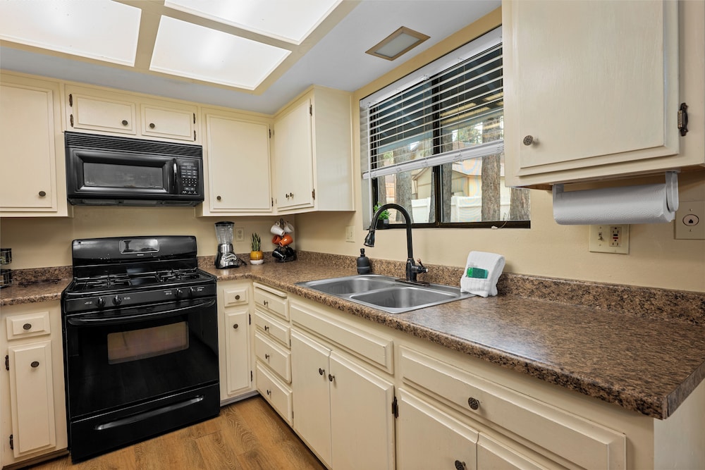 Bear Woods 3BR Retreat