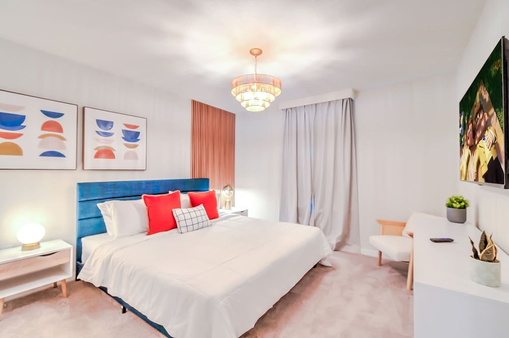 16239 7BR Stunning Home For Your Family Vacation