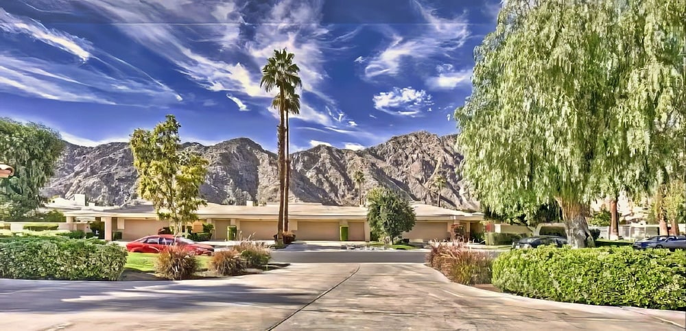Cozy Lakeside Retreat in PGA West Bbq Scenic Views