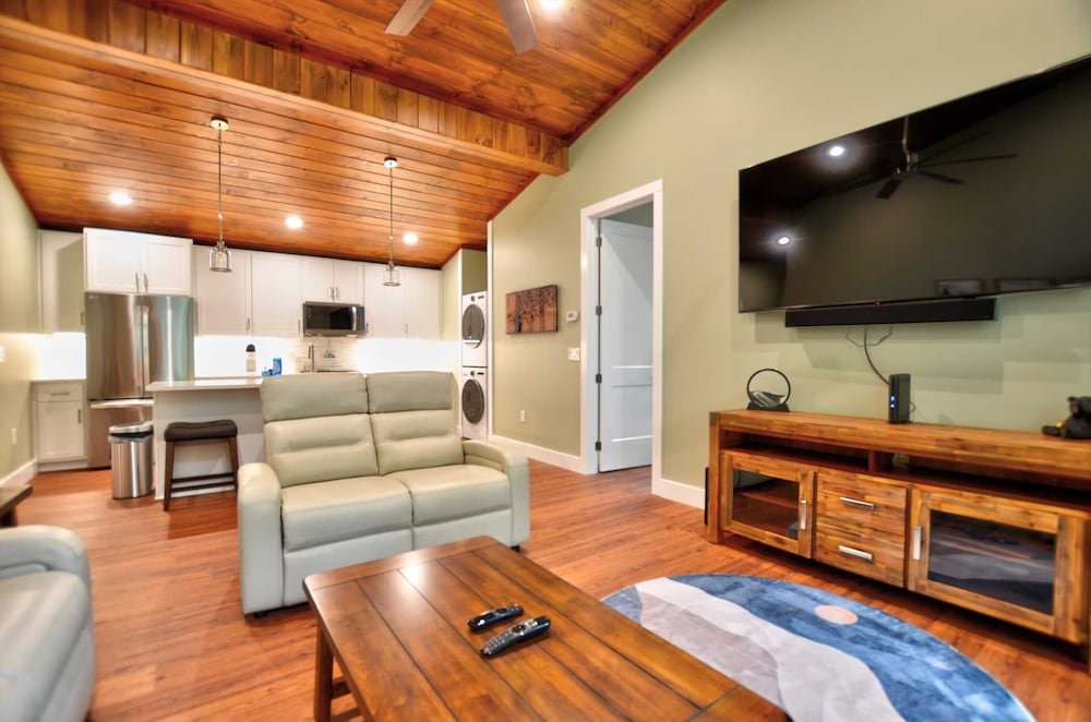 Rushing Waters On Greens Creek 2 Bedroom Cabin