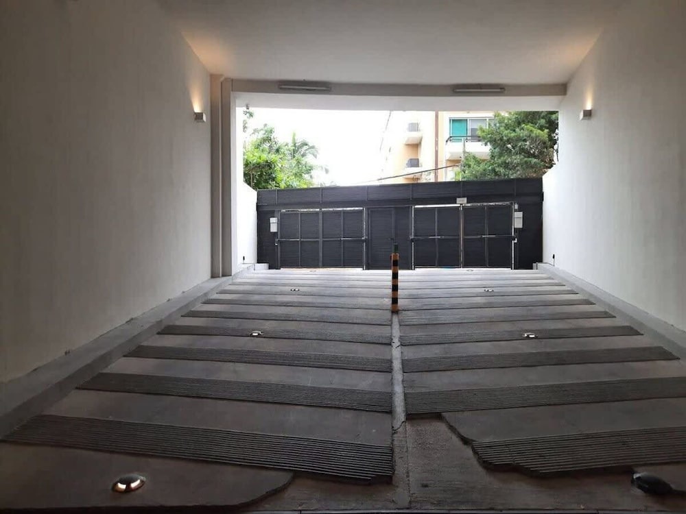 1 Br Steps From the Beach Roof w Ocean View
