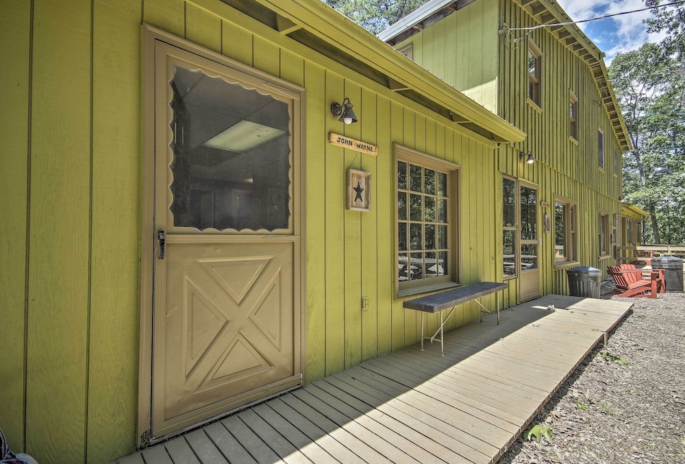 John Wayne' Apartment - Deck, Bbq, Horses On-site view 5