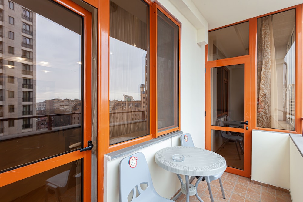 Stay Inn on Buzand 13