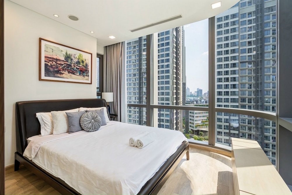 DongDong Skyview APT in Landmark81 Tower