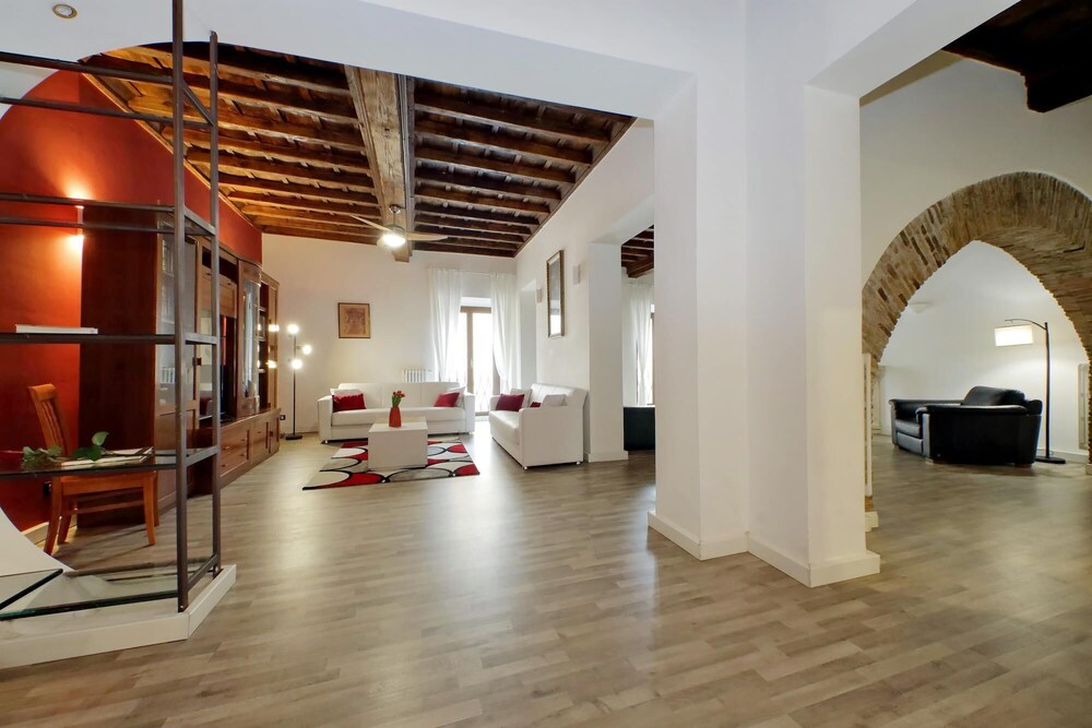 Luxury Navona Apartment